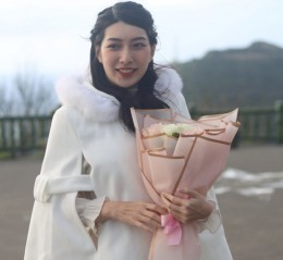 华丽的中国美女佳欣第一次约会就被勾引上了床